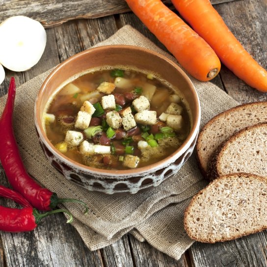 Суп з беконом та квасолею