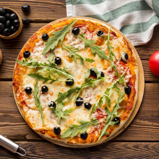Піца з руколою і оливками