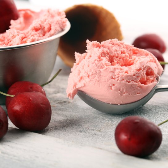 Морозиво з черешнею