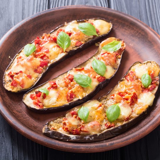 Фаршировані баклажани під сиром