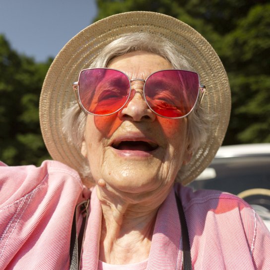 Літня жінка