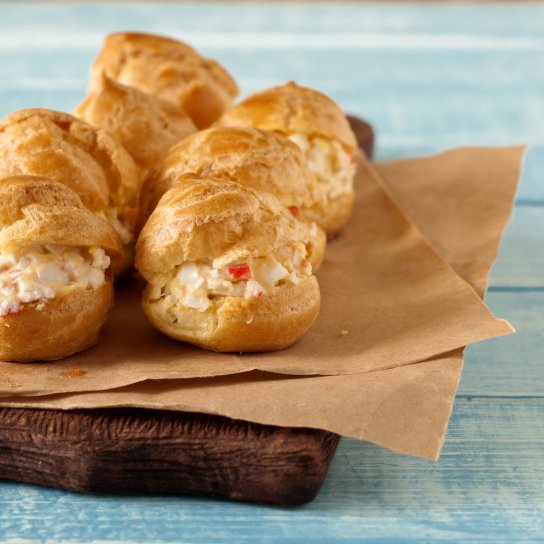 Профитроли с крабовыми палочками