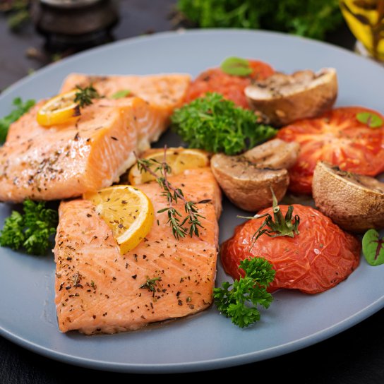 Лосось з овочами
