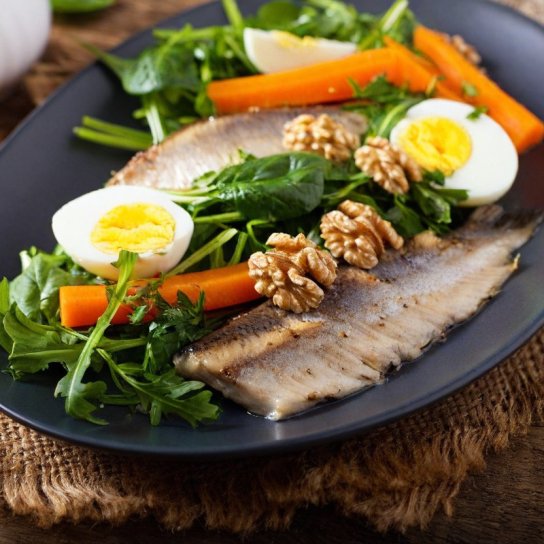 риба, яйця, морква