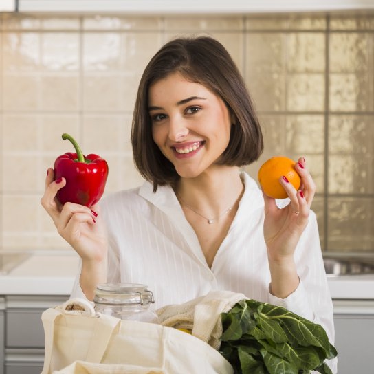 Дівчина на кухні