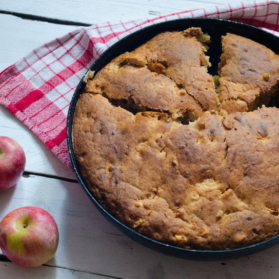 Шарлотка без цукру та борошна