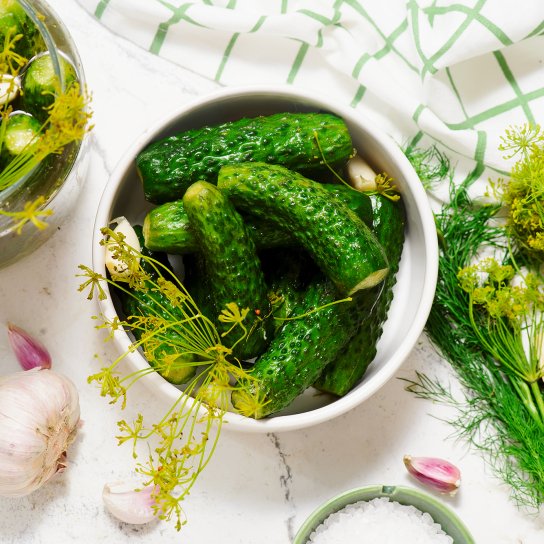 Прості малосольні огірки в банці