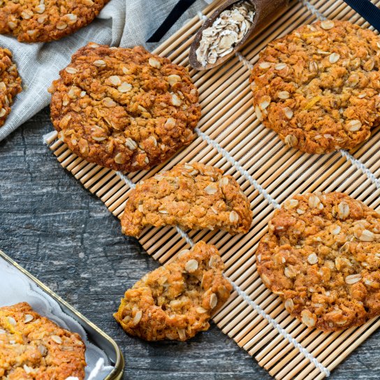 Вівсяні крекери з томатами