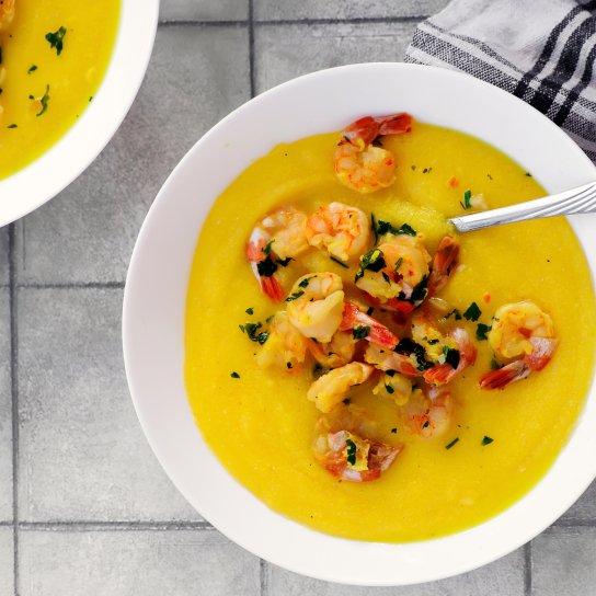 Креветки з полентою