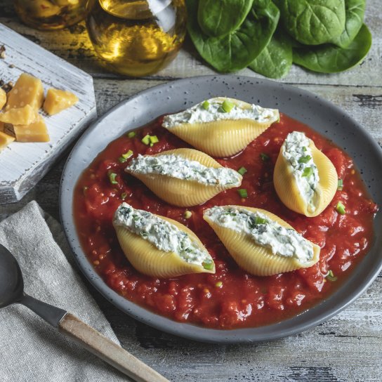 Фаршированные ракушки в томатном соусе