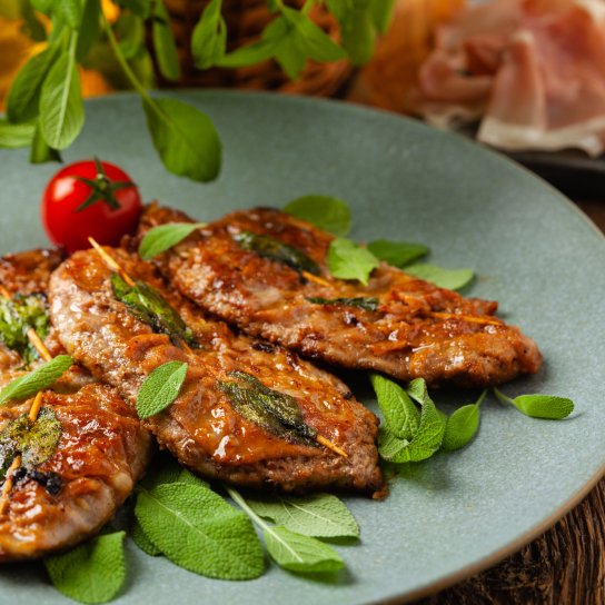 Сальтімбока з помідорами