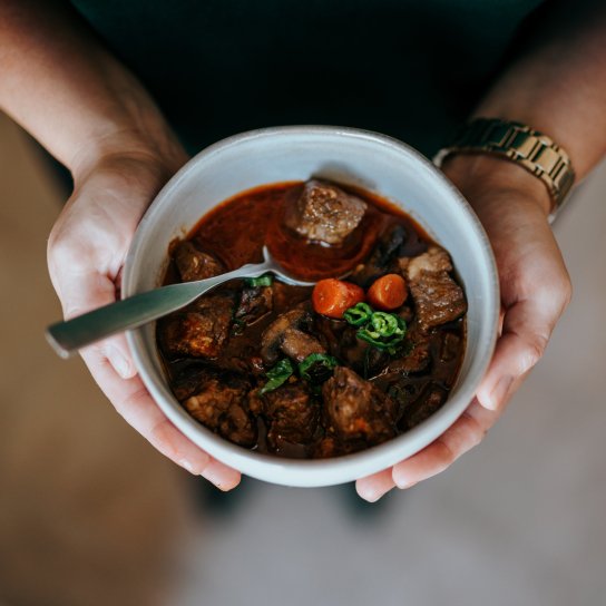 суп в руках