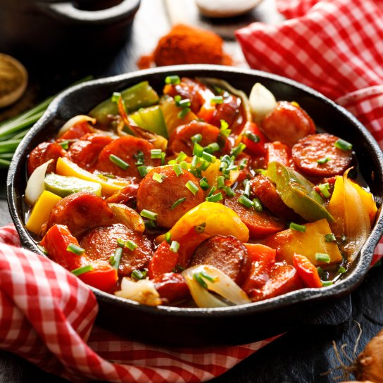 Ковбаски з перцем та цибулею