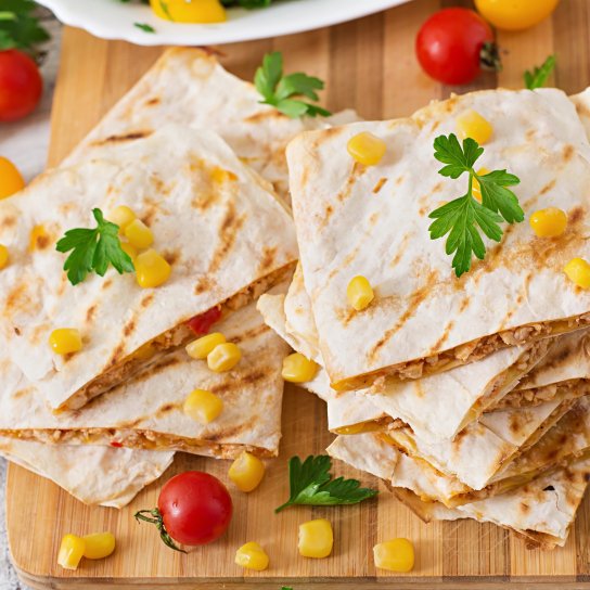 Домашня кесадилья з куркою та кукурудзою