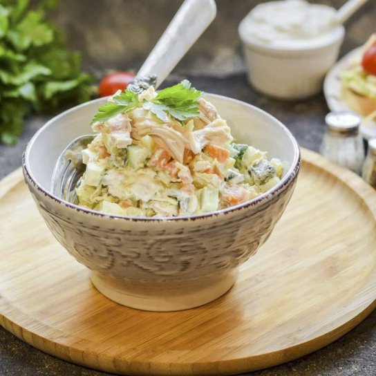 Олів’є з авокадо і свіжим огірком