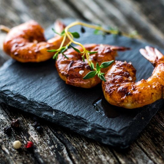 гострі креветки на грилі