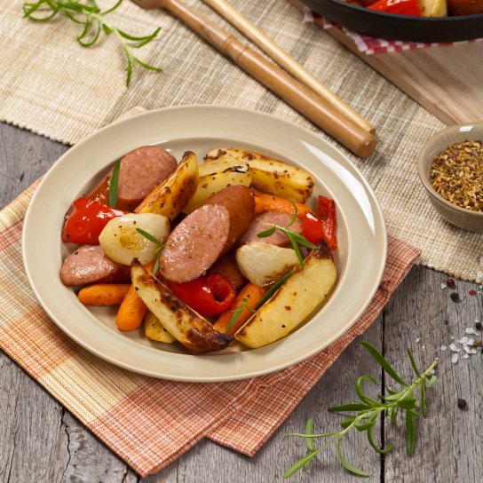 Запечена картопля з ковбасками