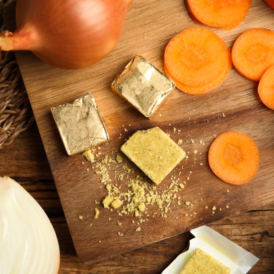 Бульйонні кубики та овочі