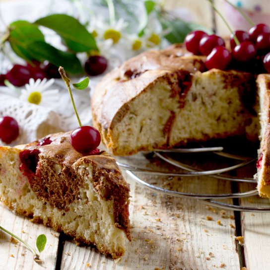 Бисквитный пирог с черешней