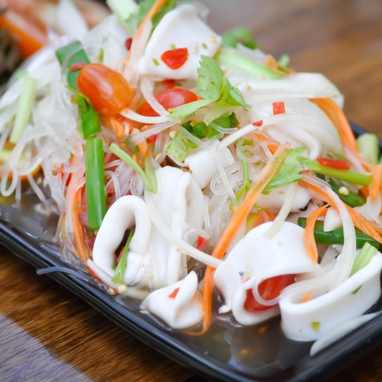 Салат з пекінської капусти і локшини - рецепт