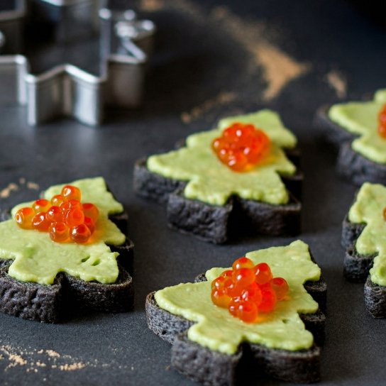 ялинки з червоною ікрою