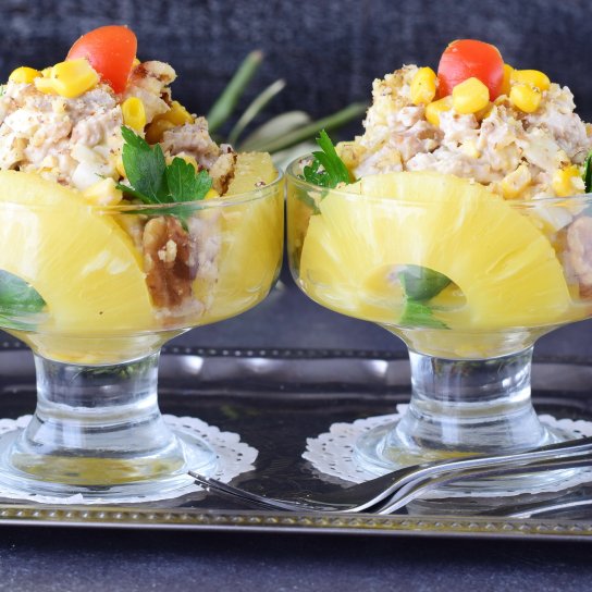 Салат з ананасами