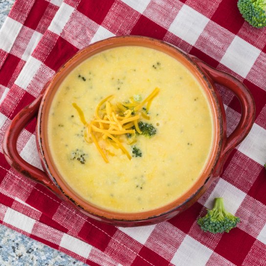 Крем-суп із броколі та чедером