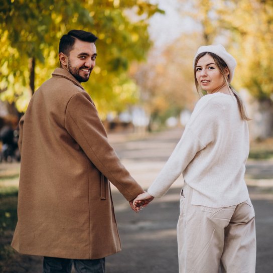 Пара на прогулянці