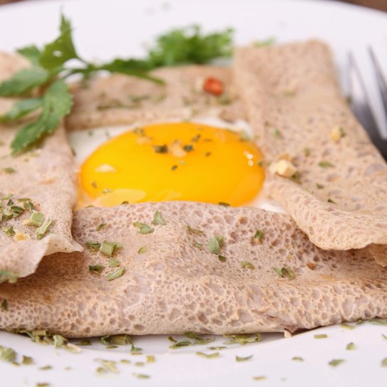 Гречані крепи із шинкою і яйцем