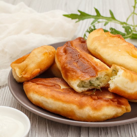 Картопляні пиріжки з куркою та сиром