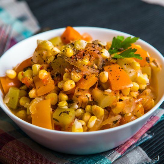 Кукурудза по-болгарськи з овочами