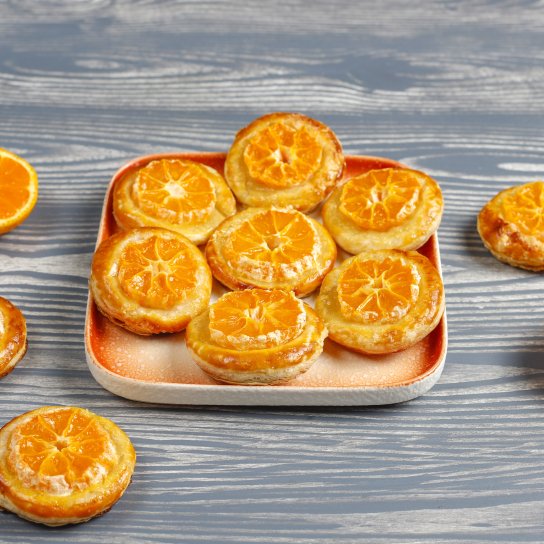 Тістечка з листковго тіста і мандаринами