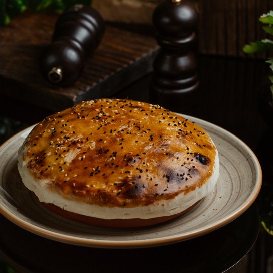 Простий пиріг із зеленню та яйцями