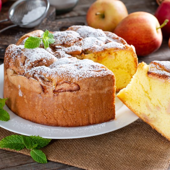 Яблучна шарлотка