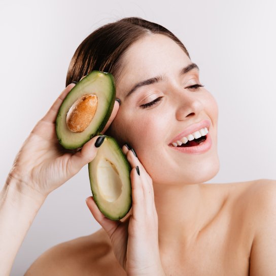 Що робити з кісточкою авокадо