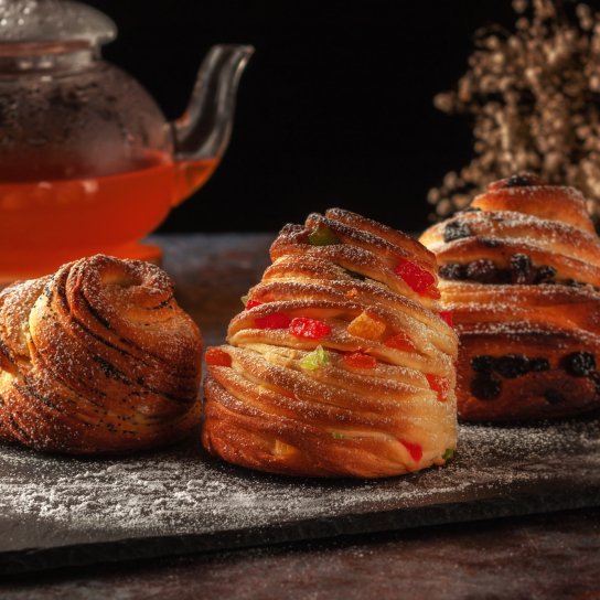 Булочки з цукатами і родзинками