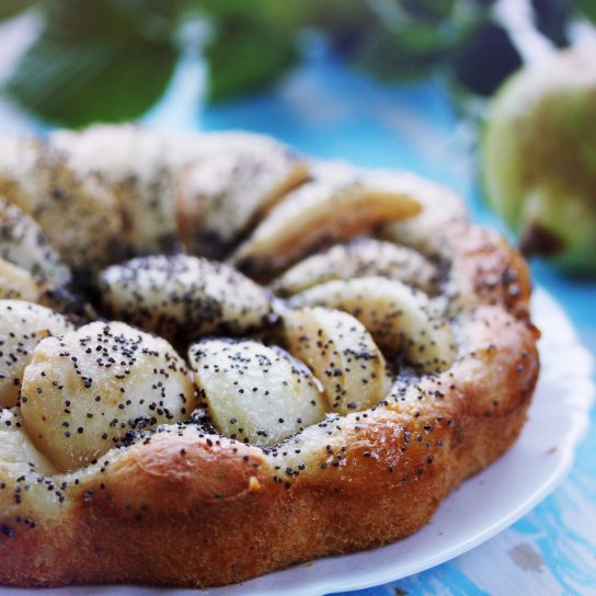 Пиріг з грушею і маком