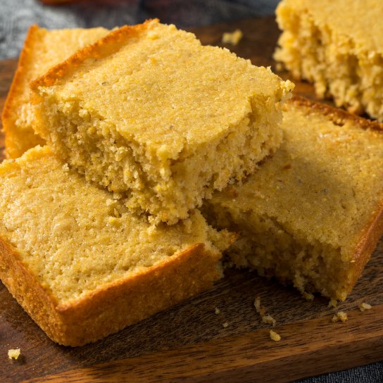 Кукурудзяний пиріг зі згущенкою