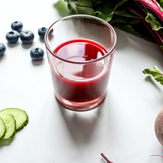 Сік з буряка в стакані