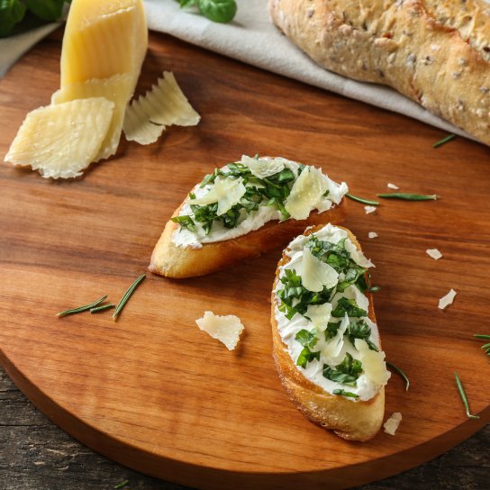 Бутербродна паста з козячого сиру та зелені