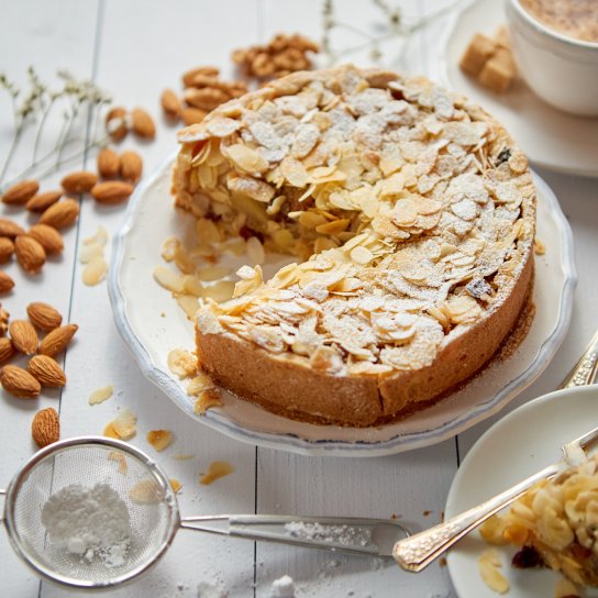 Пиріг з яблуками і мигдальними пластівцями