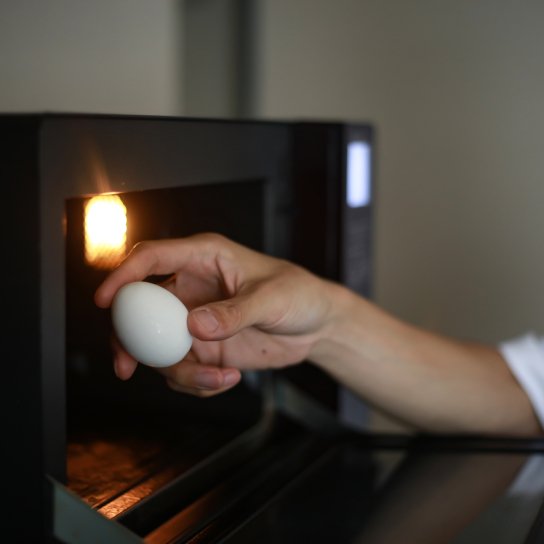 Яйце в мікрохвильовці