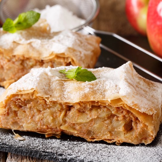 яблучний струдель з тіста філо