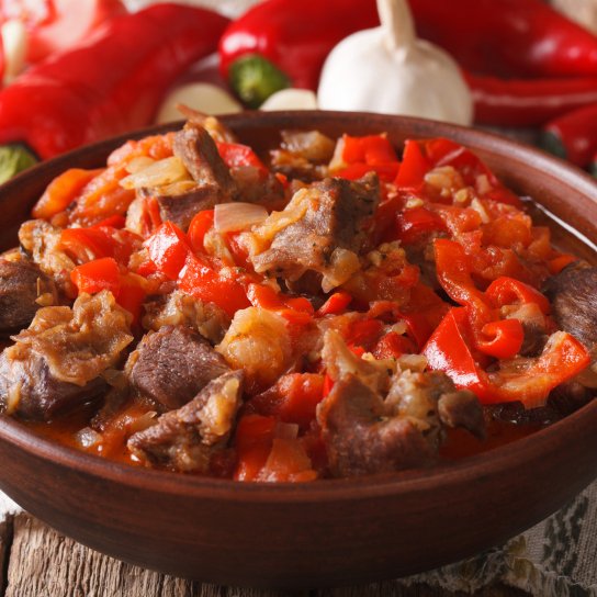 Баранина з помідорами і болгарським перцем