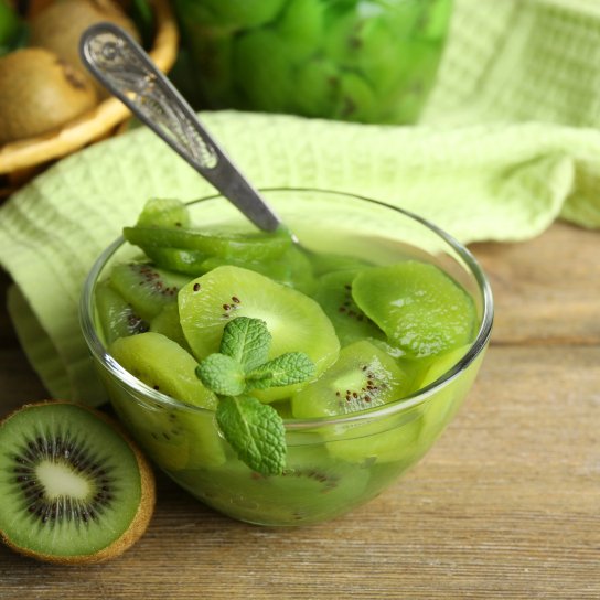 Мариноване ківі з чилі