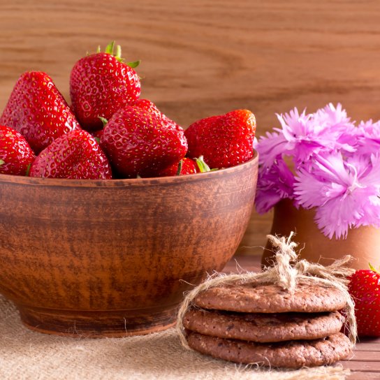 овсяное печенье; свежая клубника