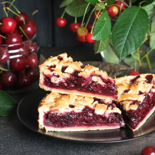 Пиріг з вишнями