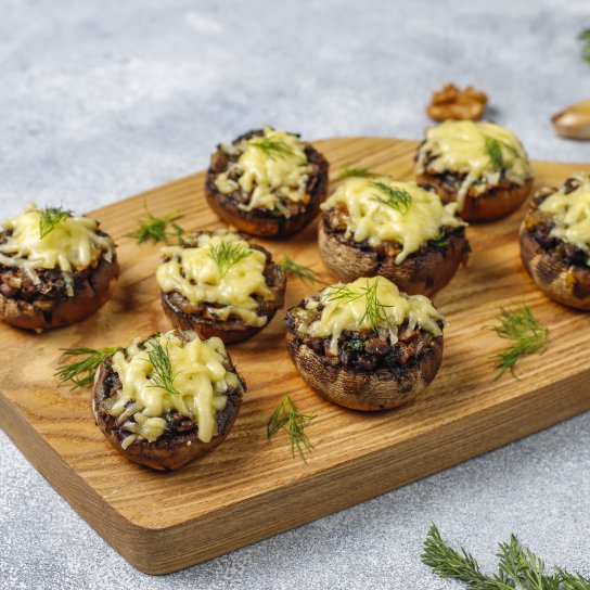 Фаршировані гриби з ковбасою