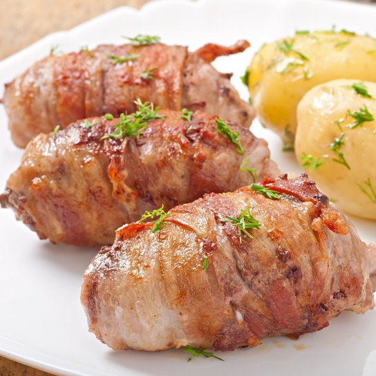 Рулетики з сиром у беконі