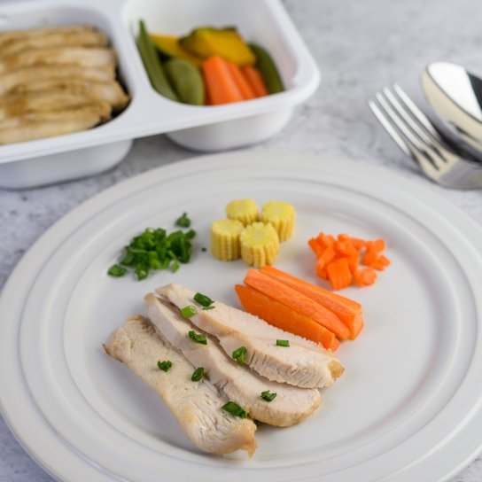 Парове філе індички з овочами